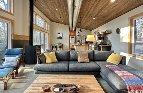 Fennville Casa | Modern Cabin In The Woods