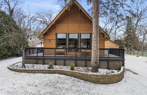 Twin Lakes Cabina | Modern Cabin located near Lake Mary Twin Lakes, WI- Game Room