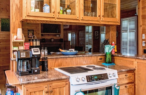 Benton Casa | Modern Cabin on the Beautiful Ocoee River