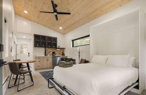 Grant Casa | Modern Cabin Peaceful Nature Retreat Sleeps 2
