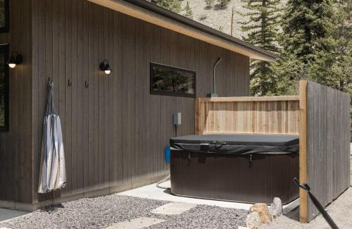 Grant Casa | Modern Cabin Peaceful Nature Retreat Sleeps 2
