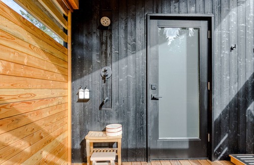Stevenson Casa | Modern cabin, river view, geothermal hot tub, indoor steam sauna & great deck