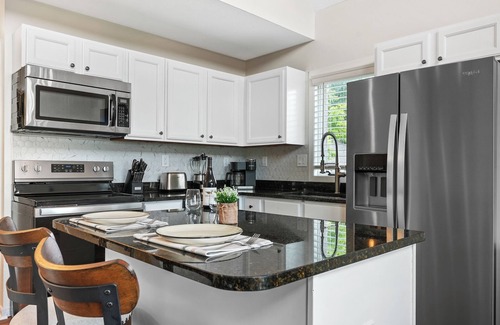 Boyne Falls Cabina | Modern Cabin-Stunning Fall Colors & Mtn Views-Hot Tub-Game Room-FirePit-Dogs!