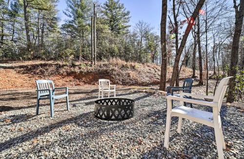 Pisgah Forest Casa | Modern Cabin with Fire Pit Less Than 3 Mi to Trails!