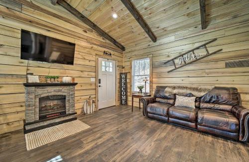 Pisgah Forest Casa | Modern Cabin with Fire Pit Less Than 3 Mi to Trails!