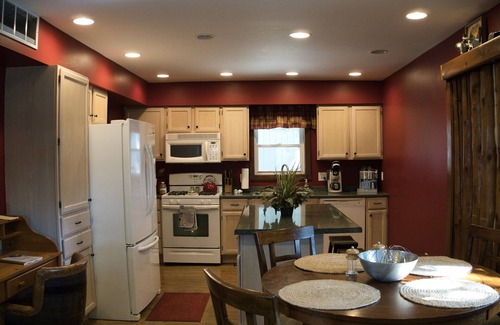 Prudenville Cabaña | Modern Cabin with Lake Views: Unwind Up North!