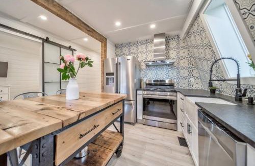 Hiawassee Casa | Modern Cabin with View, Pet-Friendly, Close to town