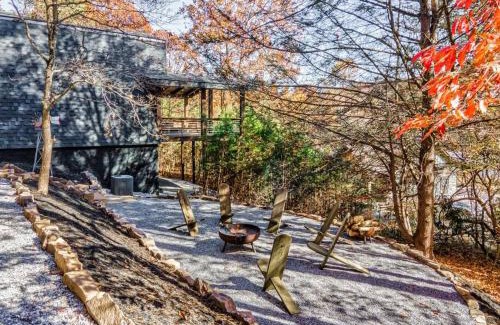 Hiawassee Casa | Modern Cabin with View, Pet-Friendly, Close to town