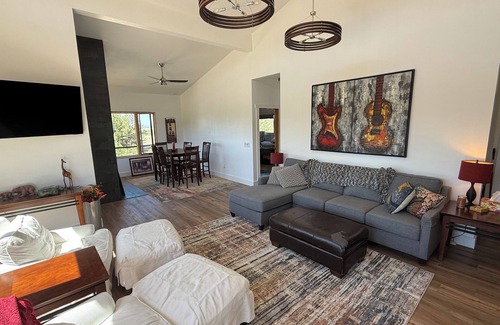 Hartsel Cabina | Modern cabin with WiFi, bordering Pike National Forest.
