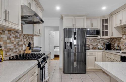 Midway City Casa | Modern Cali Comfort- Spacious 3BR Home Near Disneyland & Beaches