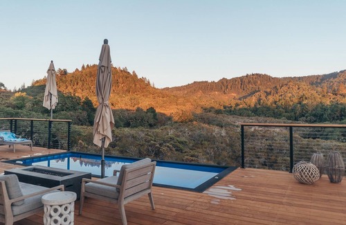 Calistoga Cabaña | Elegante casa de huéspedes 'Modsita': "¡Las mejores vistas en Calistoga!"