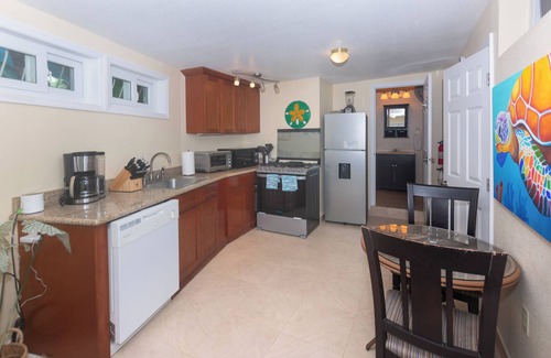 Antoneys Cay Casa | Modern Casita with Dock and pool steps from the beach With great Snorkeling