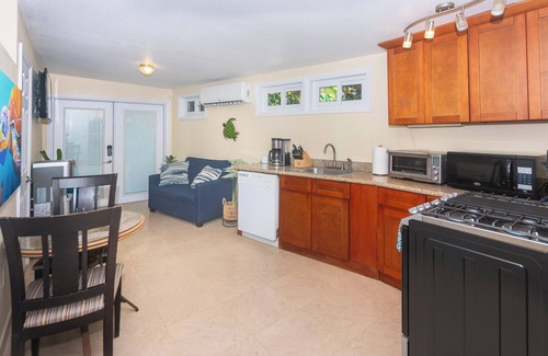 Antoneys Cay Casa | Modern Casita with Dock and pool steps from the beach With great Snorkeling