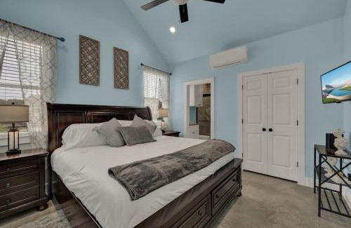 Fredericksburg Casa | Modern Casita with Hot Tub – Six Minutes from Main Street