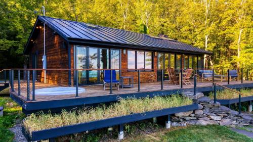 Glenford Casa | Modern Catskills Escape w Open Living Steam Shower Hot Tub w Mountain Views Minutes from Woodstock Trails Suncliff Vista