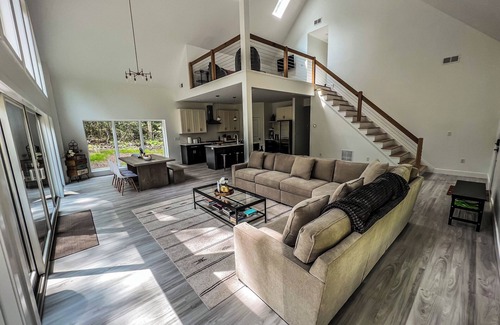 Narrowsburg Casa | Modern Catskills Hideaway w/ Hot Tub, Firepit, and BBQ Grill