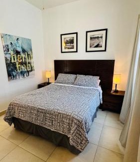 San Antonio Tlayacapan Casa | Modern Central 1 Bedroom Guesthouse -Bikes - Huge Patio - Gym - Pickleball Court