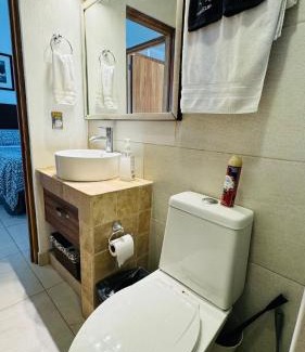 San Antonio Tlayacapan Casa | Modern Central 1 Bedroom Guesthouse -Bikes - Huge Patio - Gym - Pickleball Court
