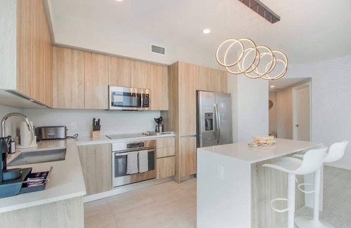 Northeast Miami Apartamento | Modern Central 2-bedroom 2-bathroom Pool Parking