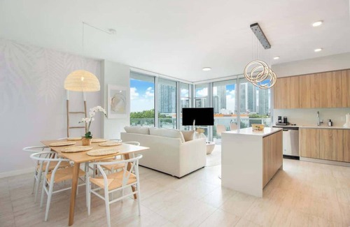 Northeast Miami Apartamento | Modern Central 2-bedroom 2-bathroom Pool Parking