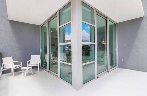 Northeast Miami Apartamento | Modern Central 2-bedroom 2-bathroom Pool Parking