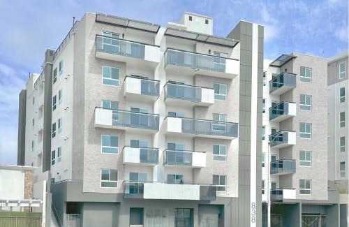 Mid-Wilshire Hotel | Modern Central Hideaway