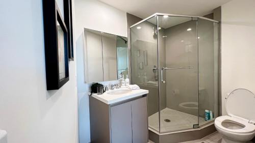 Mid-Wilshire Hotel | Modern Central Hideaway