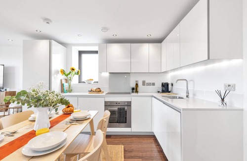 East Walworth Apartamento | Modern Central Luxe Apt with Balcony and Views / 10 mins from Tower Bridge!