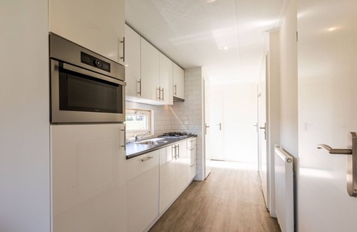 Lageweg Chalet De Esquí | Modern chalet only 18 km. from Rotterdam