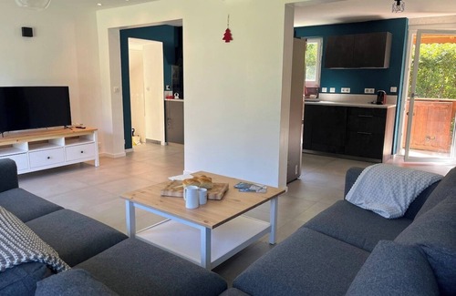 Le Bourg-d'Oisans Casa | MODERN CHALET LOCATED BETWEEN BOURG D’OISANS AND ALLEMOND - SLEEPS 8