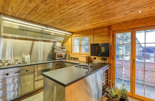 Saanen Chalet De Esquí | Modern Chalet in Gstaad With Premium Amenities