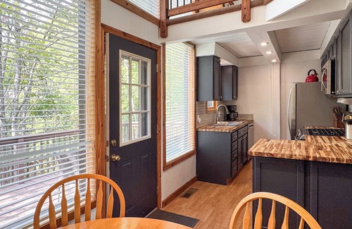Harbor Springs Chalet De Esquí | Modern Chalet Retreat in Harbor Springs w/ Fireplace