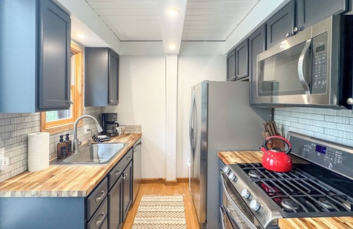 Harbor Springs Chalet De Esquí | Modern Chalet Retreat in Harbor Springs w/ Fireplace