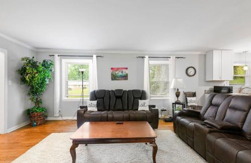 Greensboro Casa | Modern Charm and Garden View