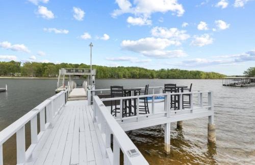 Winchester Casa | Modern Charm with Rare Flat Lot Dock Game Area