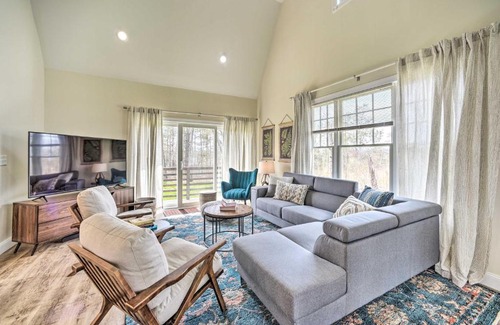 Athens Casa | Modern-Chic Athens Home - Fish, Ski and Swim!