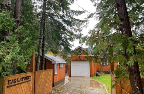 Waubaushene Casa | Modern Chic Cottage - Hot Tub, Sauna, Tay Trail