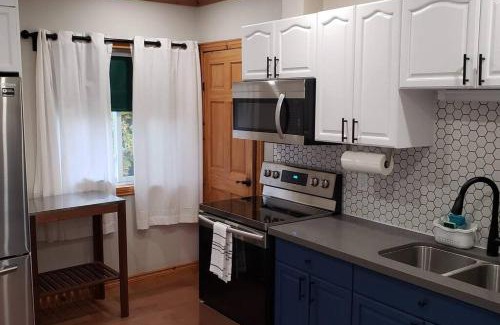 Waubaushene Casa | Modern Chic Cottage - Hot Tub, Sauna, Tay Trail