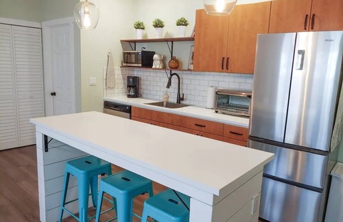 Castle Rock Casa | Modern Chic Downtown Home--Walk to Everything!