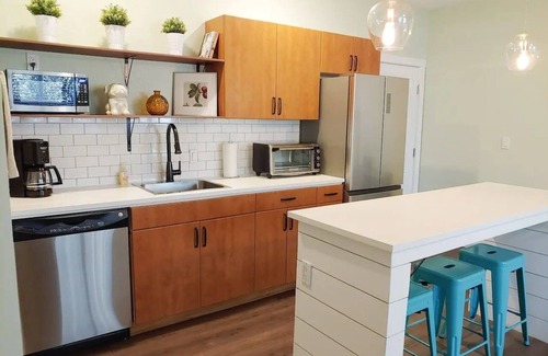 Castle Rock Casa | Modern Chic Downtown Home--Walk to Everything!