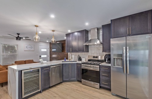 Garfield Casa | Modern Chic Downtown 3BD 3BR with Pool and Spa
