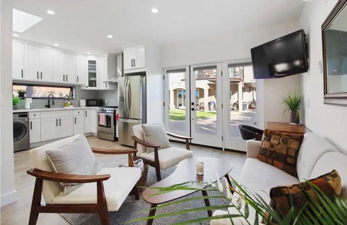 Burbank Apartamento | Modern Chic Guest House in Burbank Hills