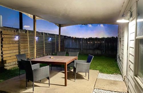 Channelview Casa | Modern Chic Home