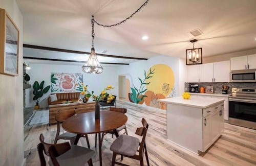 Westbury Casa | Modern Chic Living 4BRs Home - Prime Location