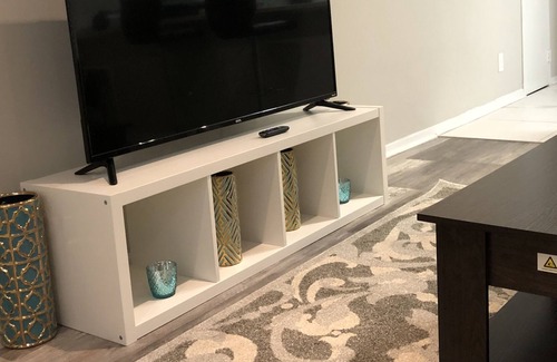 Loring Heights Condominio | Modern chic living with a splash of AQUA