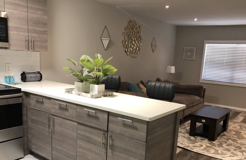 Loring Heights Condominio | Modern chic living with a splash of AQUA