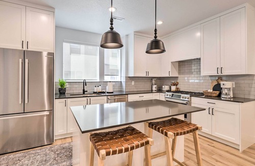Central Business District Casa | Modern-Chic Provo Townhome 1 Mi to BYU Campus