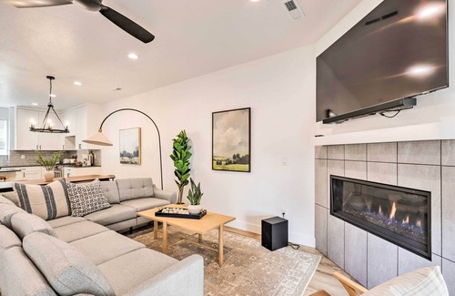 Central Business District Casa | Modern-Chic Provo Townhome 1 Mi to BYU Campus