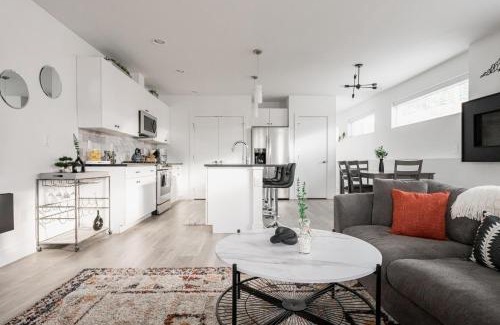 Highland Casa | Modern Chic - Spacious Duplex - Highlands