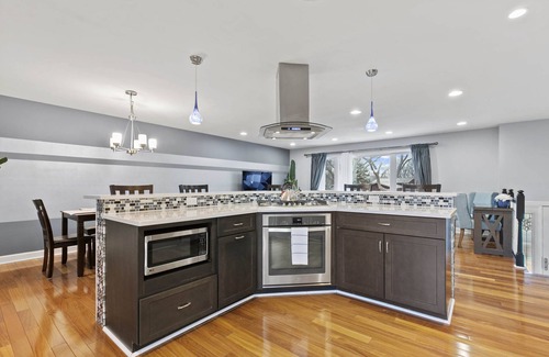 Downers Grove Casa | Modern Chicago Getaway